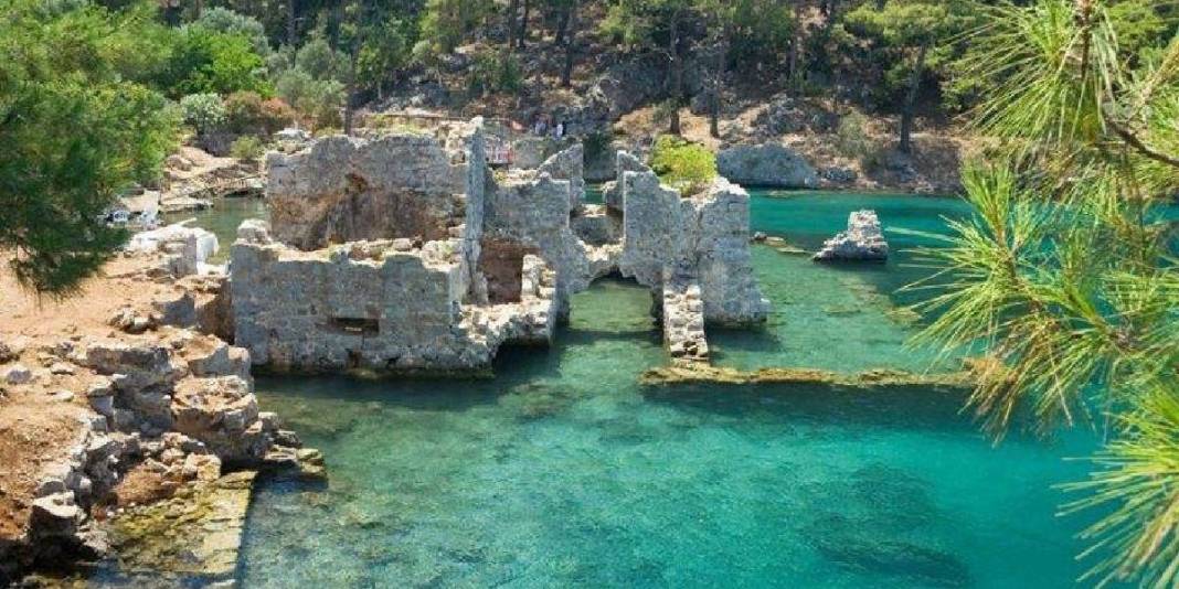 Tarih ve doğanın buluşma noktasına 30 dakikada ulaşın! Ege’de saklı koy: Keşfedilmeyi bekleyen güzellikler dolu 7